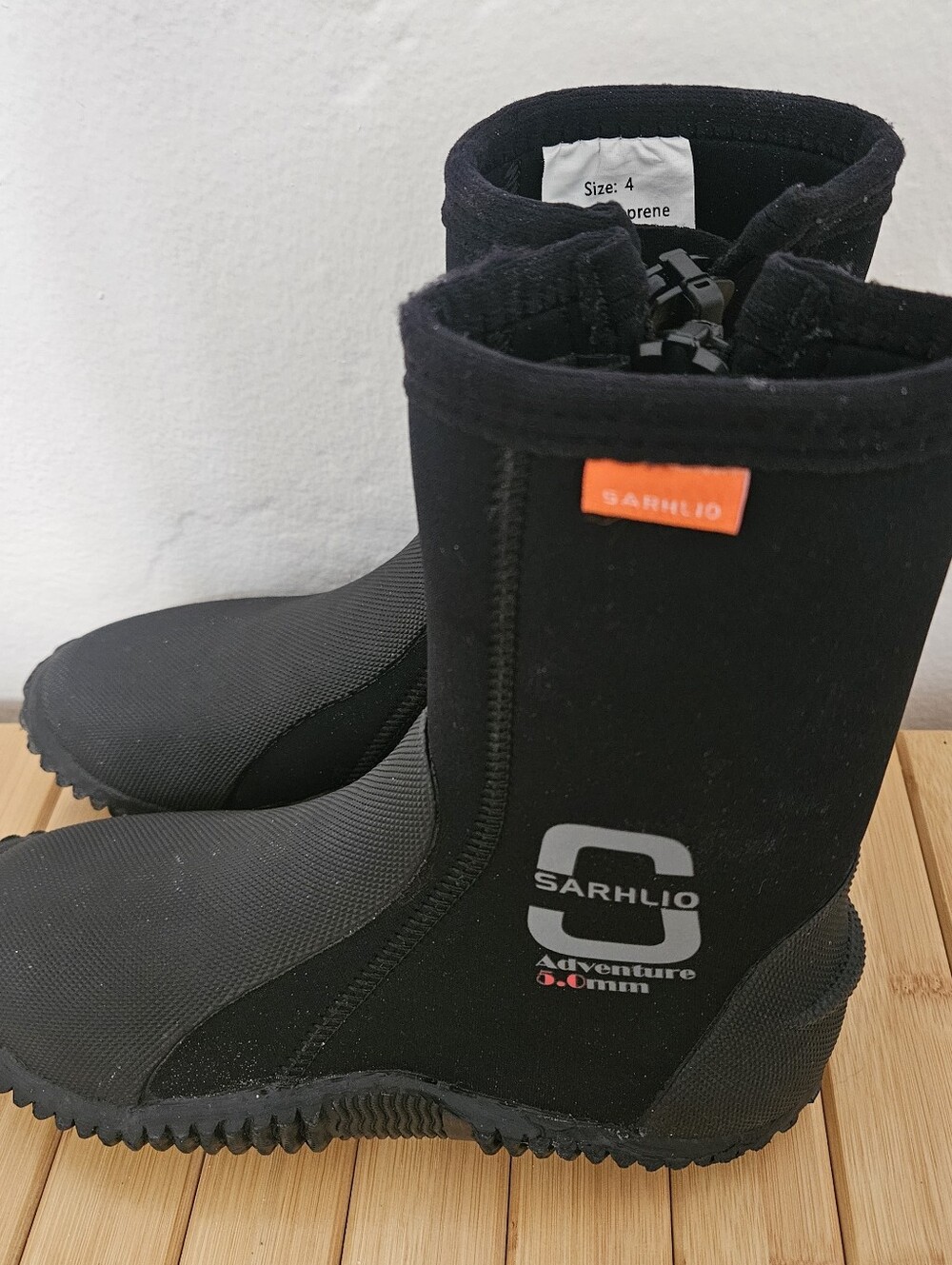5mm Zipper Neoprene Dive Boots with Anti-Slip Sole. Size 5 Women/4 Men